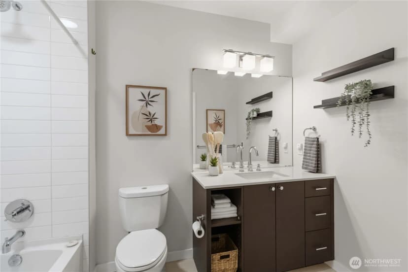 Property photo for 6800 Greenwood Avenue N #303, Seattle photo 14