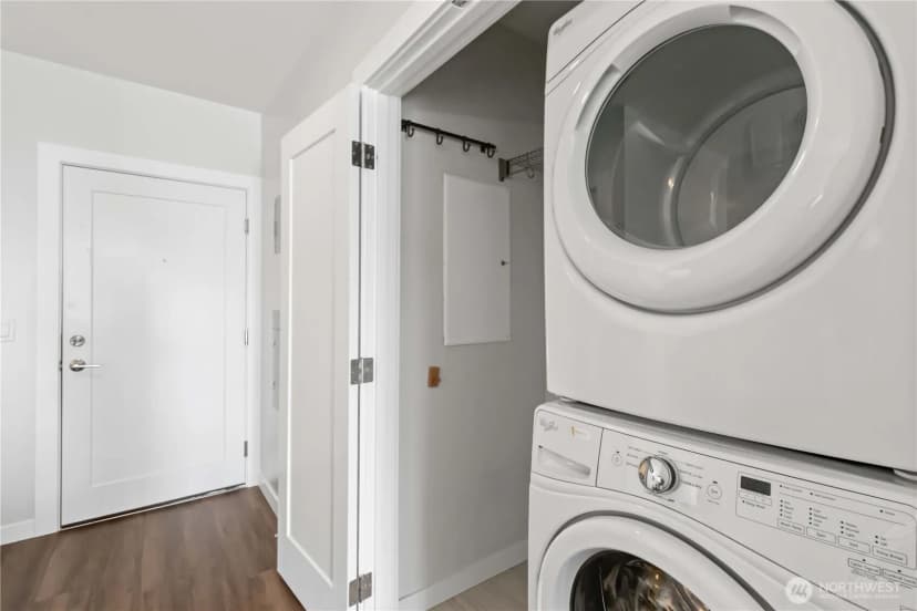 Property photo for 6800 Greenwood Avenue N #303, Seattle photo 17