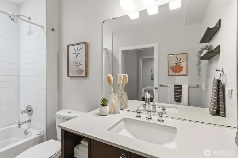 Property photo for 6800 Greenwood Avenue N #303, Seattle photo 15
