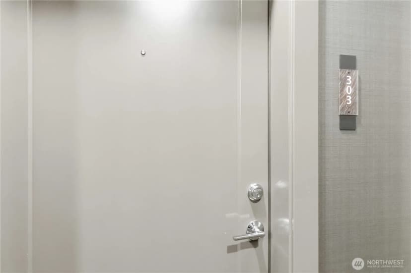 Property photo for 6800 Greenwood Avenue N #303, Seattle photo 18