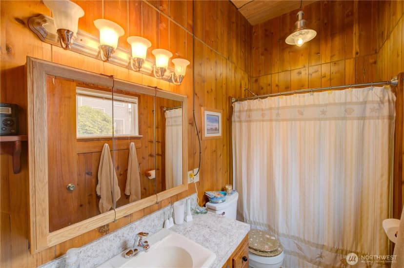 Property photo for 35200 J Place, Ocean Park photo 14