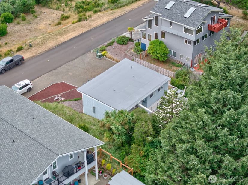 Property photo for 35200 J Place, Ocean Park photo 3