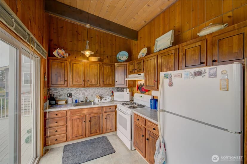 Property photo for 35200 J Place, Ocean Park photo 9