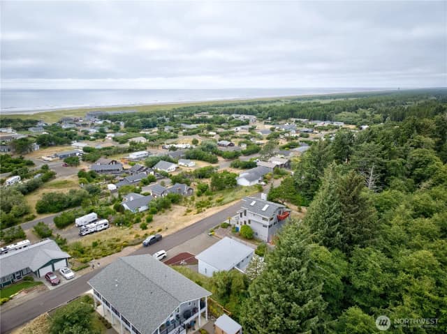 Property photo for 35200 J Place, Ocean Park photo 4