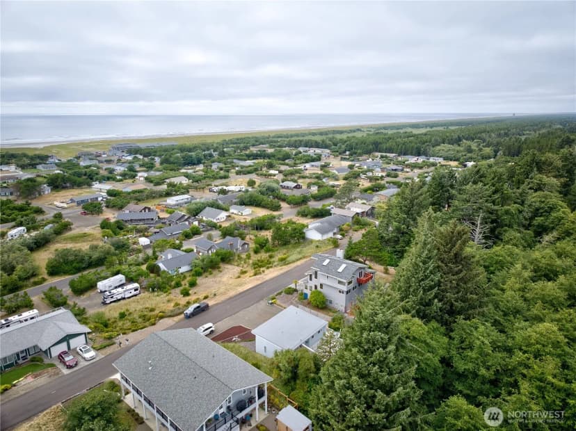Property photo for 35200 J Place, Ocean Park photo 4