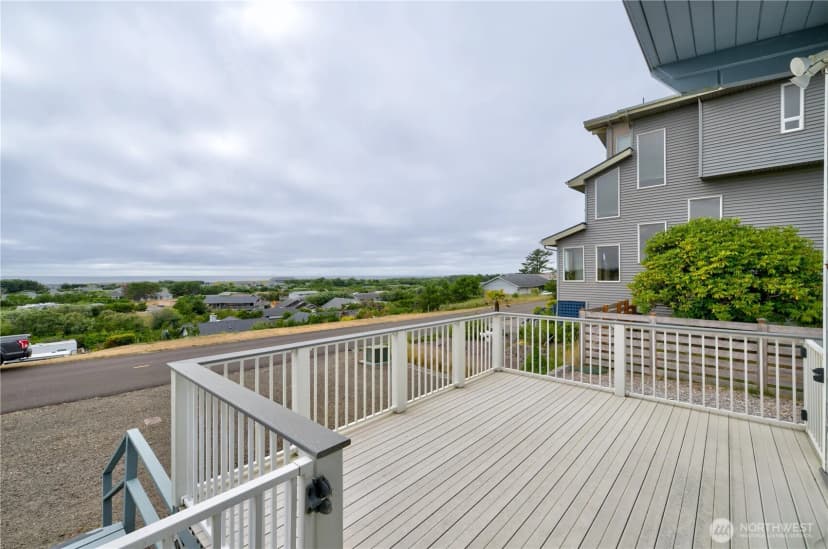 Property photo for 35200 J Place, Ocean Park photo 17
