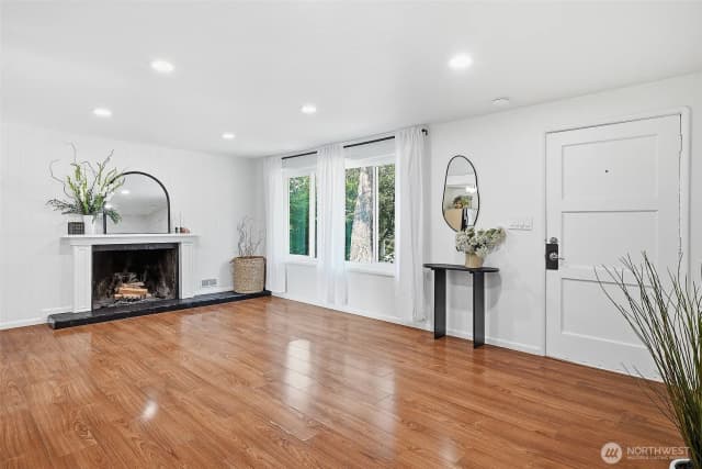 Property photo for 17211 5th Avenue Ne, Shoreline photo 5