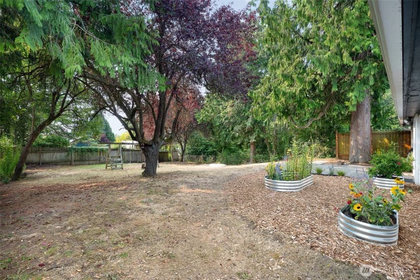Property photo for 17211 5th Avenue Ne, Shoreline photo 21