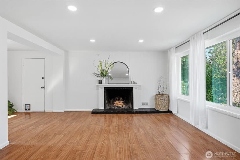 Property photo for 17211 5th Avenue Ne, Shoreline photo 6