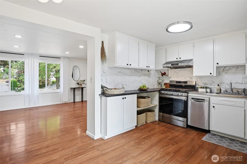 Property photo for 17211 5th Avenue Ne, Shoreline photo 8