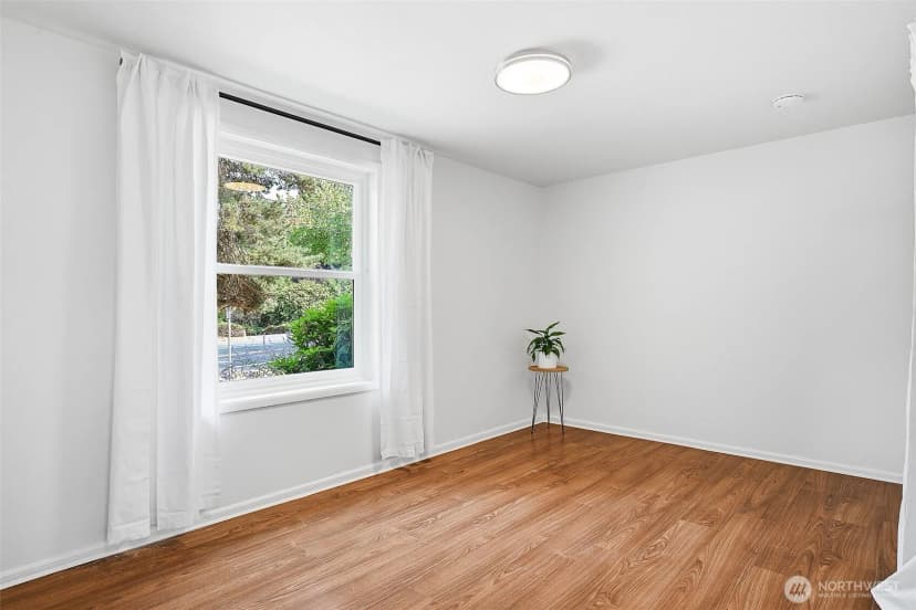 Property photo for 17211 5th Avenue Ne, Shoreline photo 12