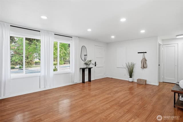 Property photo for 17211 5th Avenue Ne, Shoreline photo 4