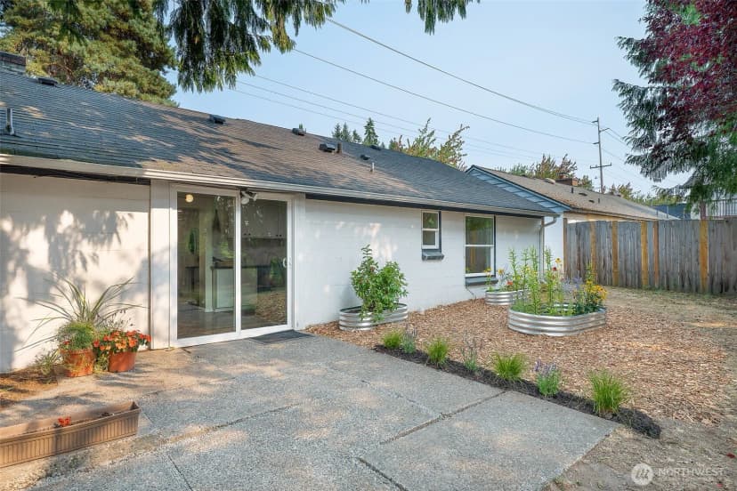 Property photo for 17211 5th Avenue Ne, Shoreline photo 15