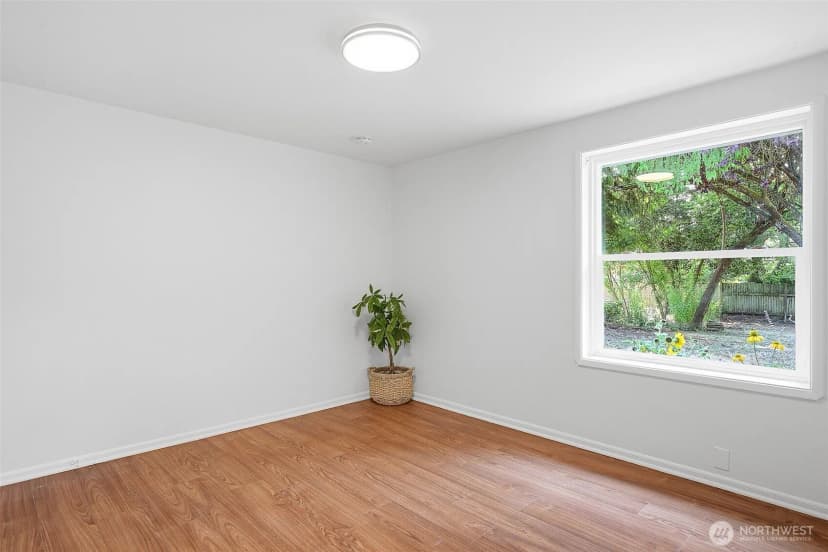 Property photo for 17211 5th Avenue Ne, Shoreline photo 14