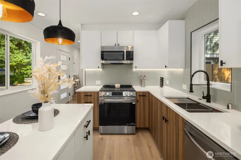 Property photo for 3847 Ne 88th Street, Seattle photo 4