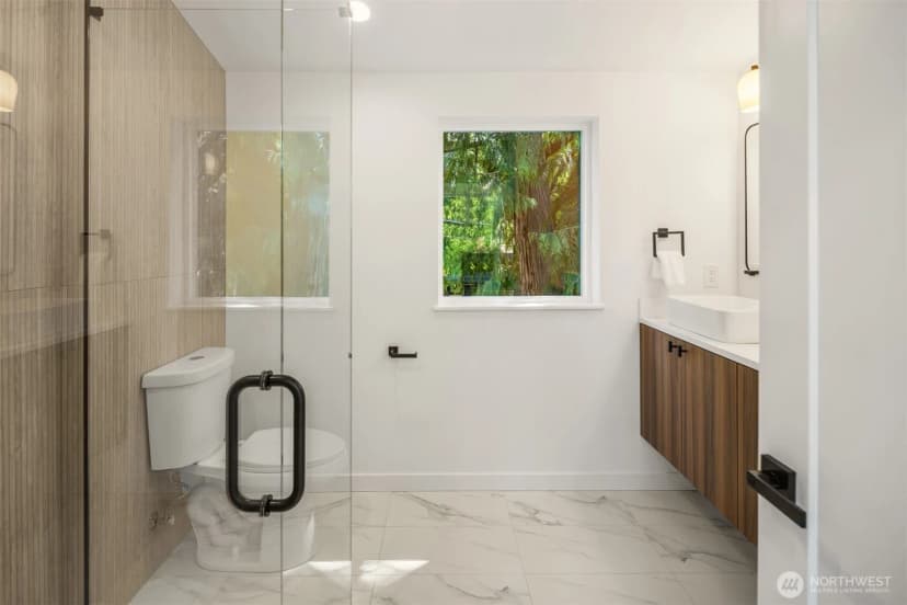 Property photo for 3847 Ne 88th Street, Seattle photo 9