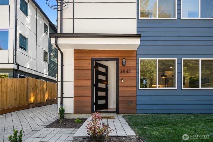 Property photo for 3847 Ne 88th Street, Seattle photo 2