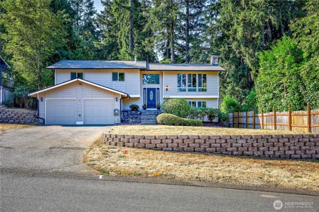 Property photo for 2321 Ne Eton Lane, Bremerton photo 2