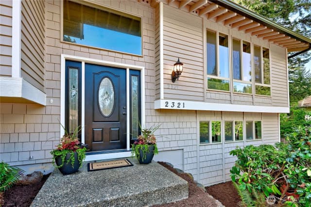 Property photo for 2321 Ne Eton Lane, Bremerton photo 3