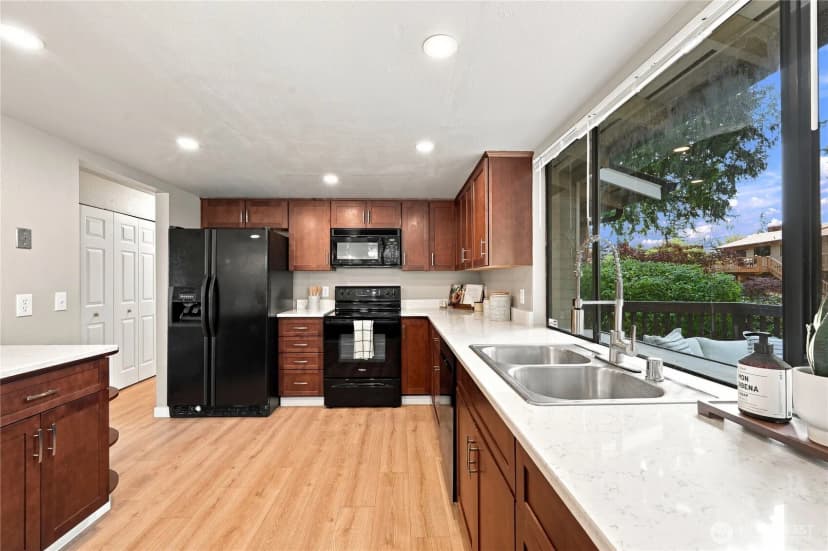 Property photo for 2321 Ne Eton Lane, Bremerton photo 13