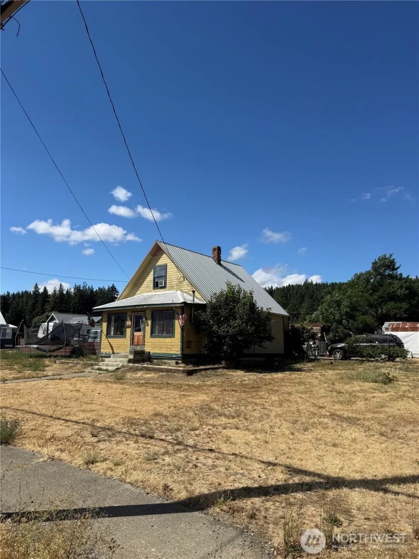 Property photo for 719 E 2nd Street, Cle Elum photo 2