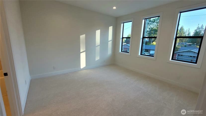 Property photo for 16906 Ne 14th Street, Bellevue photo 28
