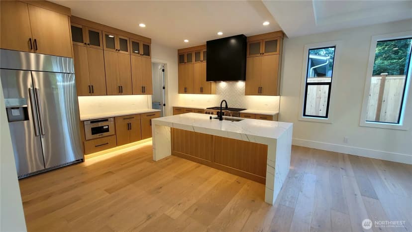 Property photo for 16906 Ne 14th Street, Bellevue photo 12