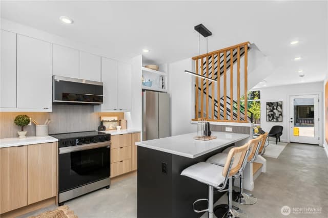Property photo for 5009 Fauntleroy Avenue Sw #c, Seattle photo 2