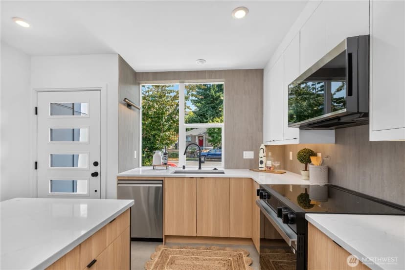 Property photo for 5009 Fauntleroy Avenue Sw #c, Seattle photo 7