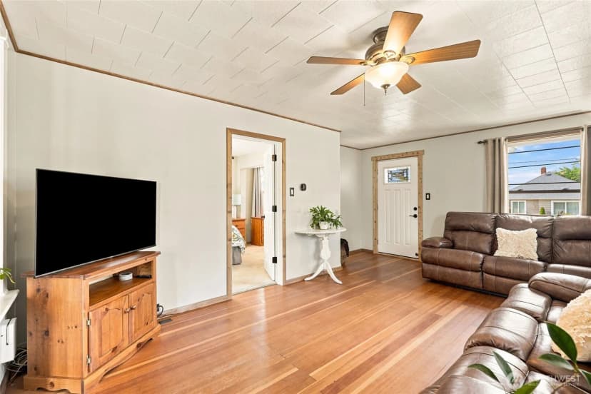Property photo for 218 Evergreen Street, Mount Vernon photo 8