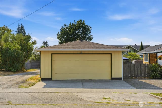 Property photo for 218 Evergreen Street, Mount Vernon photo 3