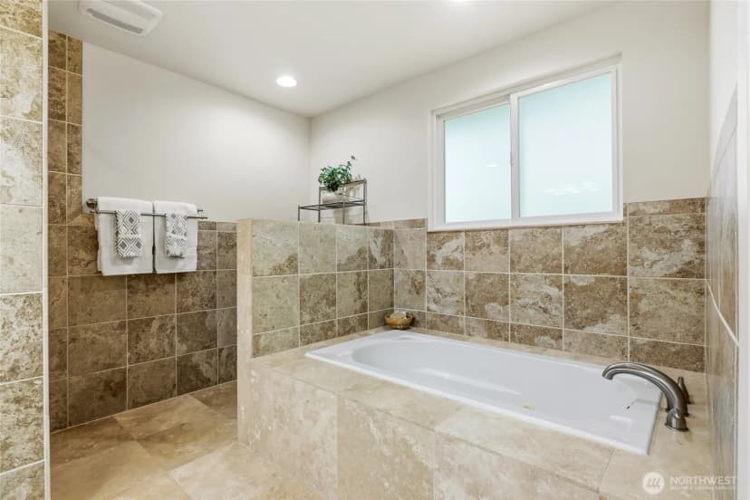 Property photo for 2531 Sahalee Drive W, Sammamish photo 13