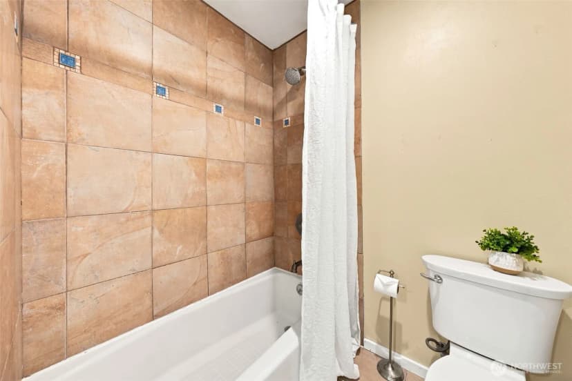 Property photo for 451 211th Avenue Ne, Sammamish photo 22