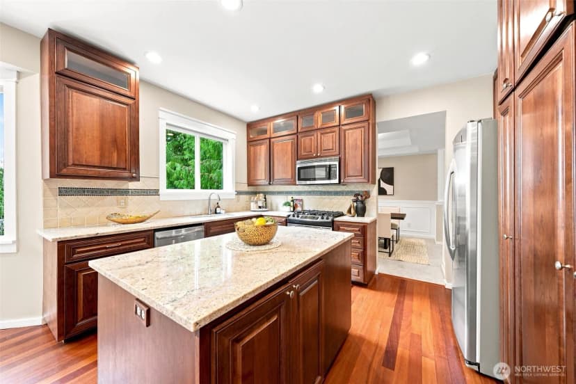 Property photo for 451 211th Avenue Ne, Sammamish photo 8