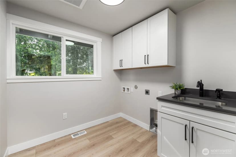 Property photo for 323 W King Tut Road, Bellingham photo 25