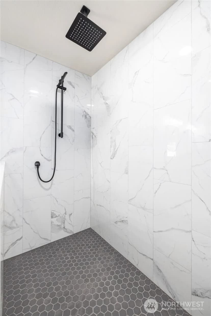 Property photo for 323 W King Tut Road, Bellingham photo 19