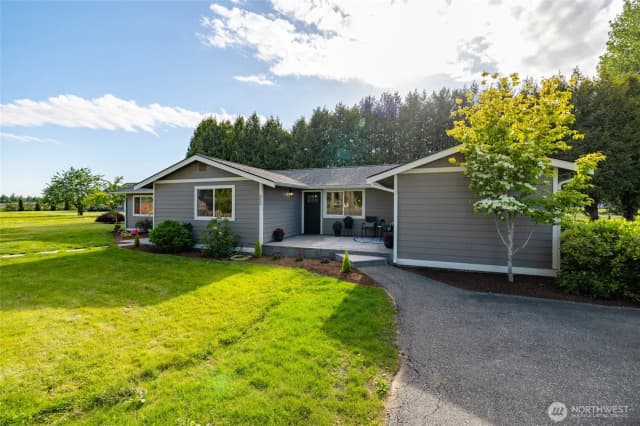 Property photo for 323 W King Tut Road, Bellingham photo 2