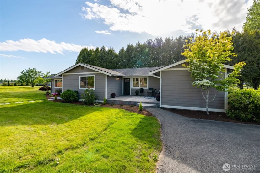 Property photo for 323 W King Tut Road, Bellingham photo 2