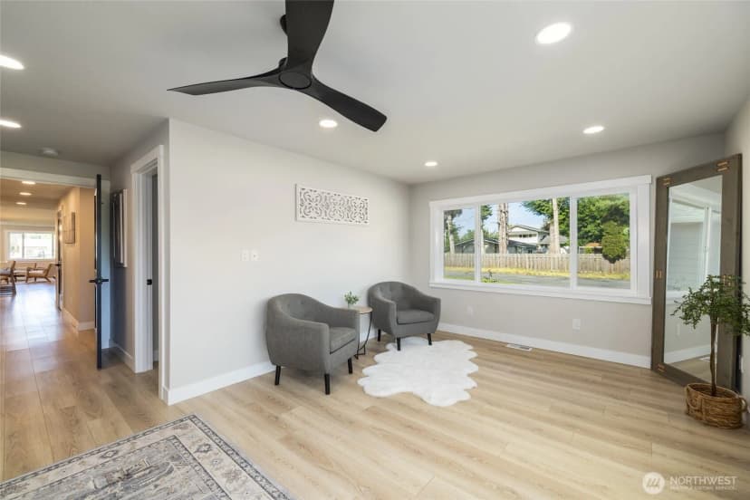 Property photo for 323 W King Tut Road, Bellingham photo 17