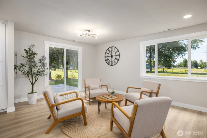 Property photo for 323 W King Tut Road, Bellingham photo 10