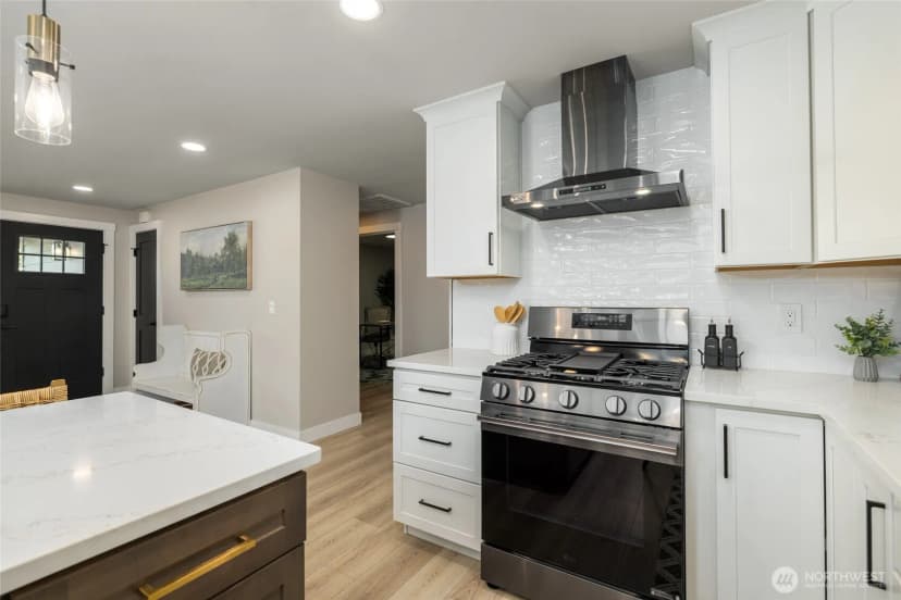 Property photo for 323 W King Tut Road, Bellingham photo 8