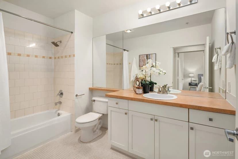 Property photo for 1000 Aurora Avenue N #311, Seattle photo 15