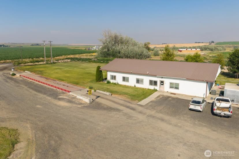 Property photo for 20687 1 Road Se, Warden photo 6