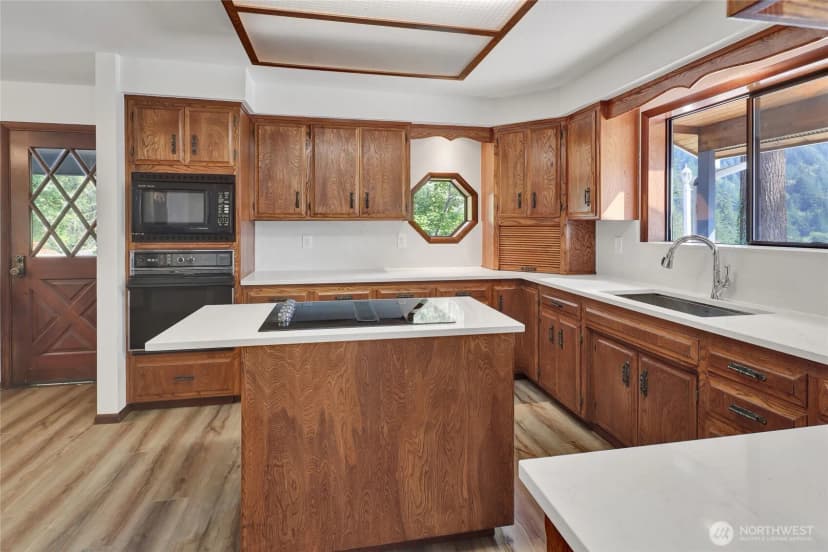 Property photo for 685 N Chuckanut Drive, Bellingham photo 14