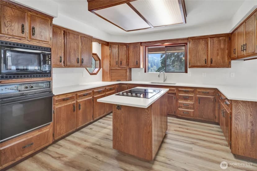 Property photo for 685 N Chuckanut Drive, Bellingham photo 15