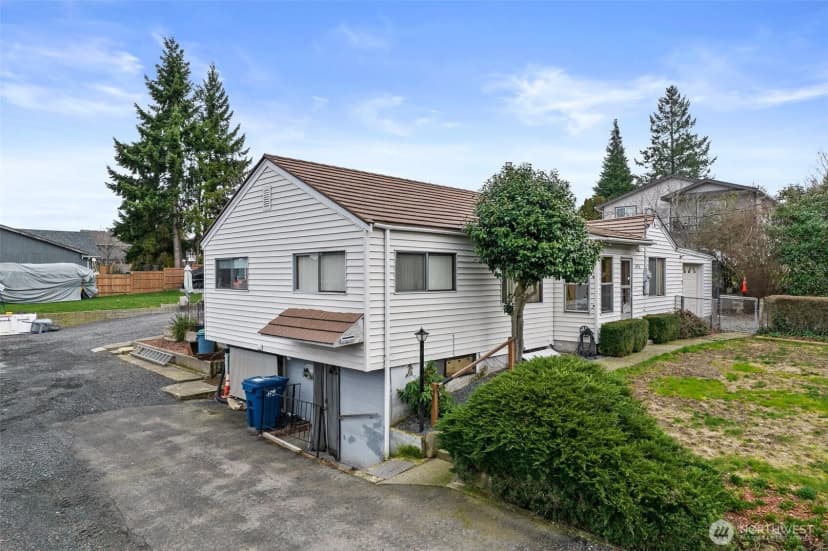 Property photo for 2416 Ne 16th Street, Renton photo 35