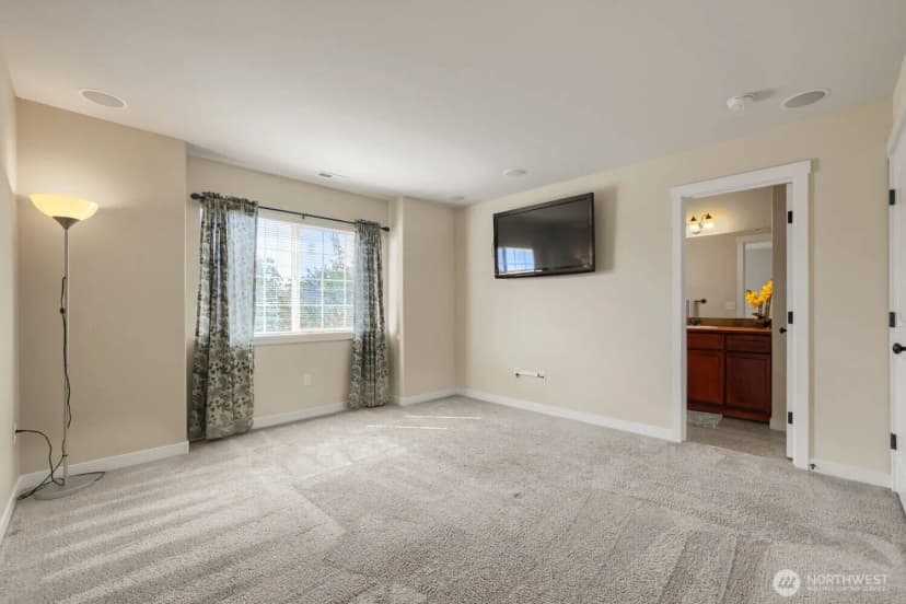 Property photo for 2405 192nd Place Sw, Lynnwood photo 11