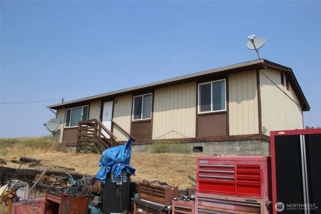 Property photo for 602 W Clarence Street, Lind