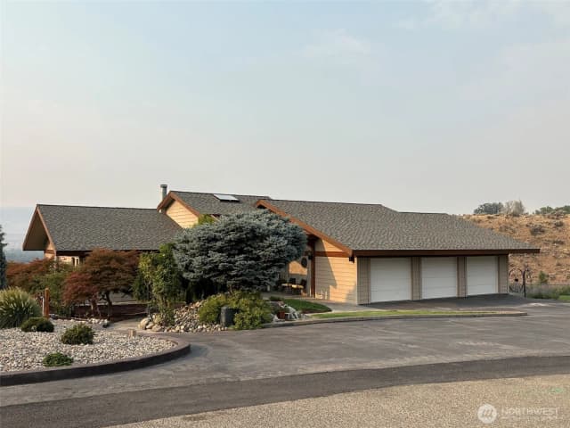 Property photo for 522 Hillcrest Circle Drive, Omak