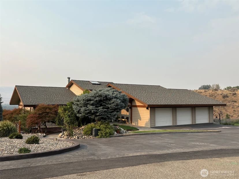 Property photo for 522 Hillcrest Circle Drive, Omak
